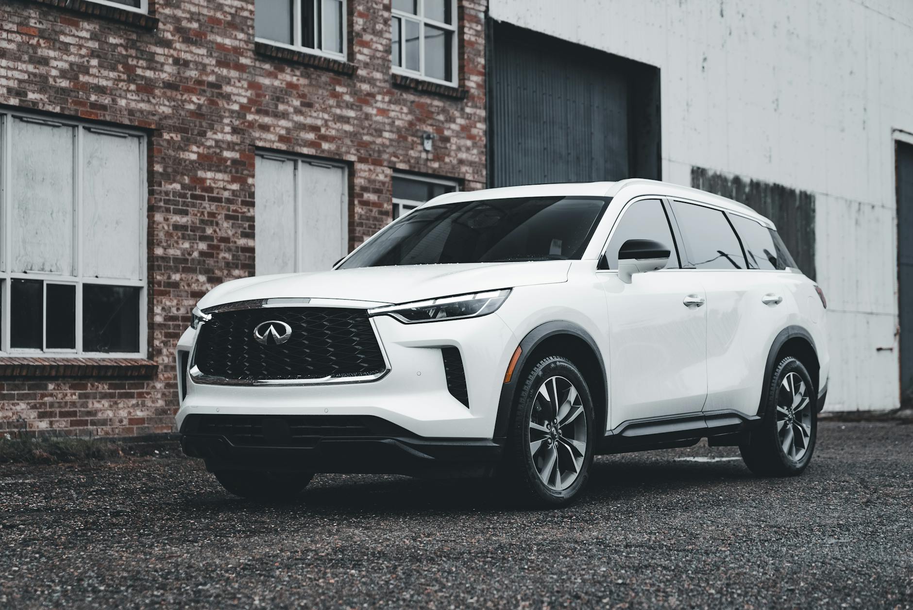 SUV de prestige blanc, profil